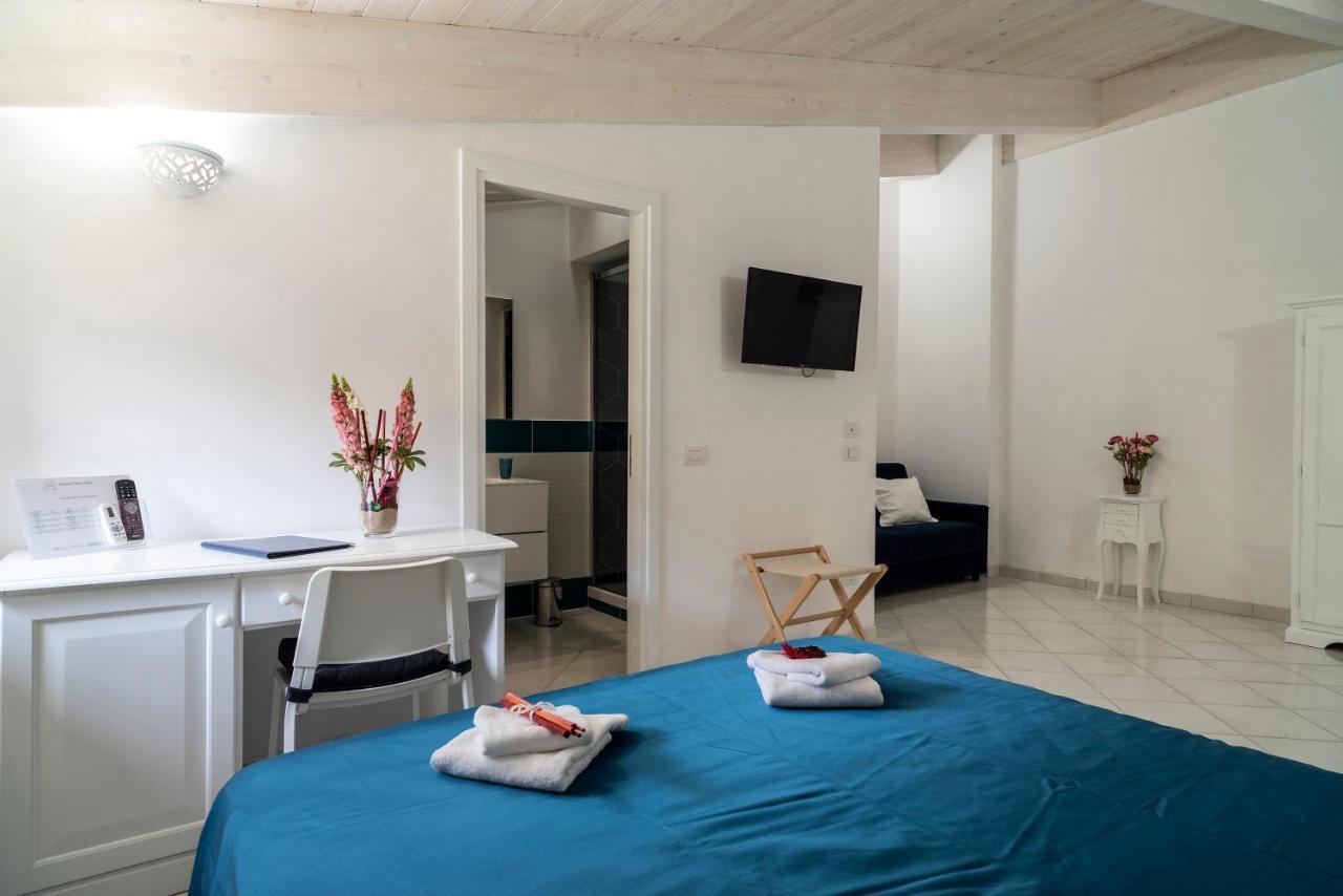 Residenza D'Epoca Olimpia Hotel ซานตามาเรีย ดิ กาสเตลลาบาเต ภายนอก รูปภาพ